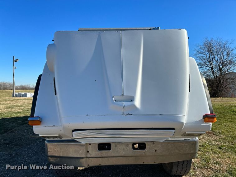 image for item NE9659 1995 Ford L8000  dump truck