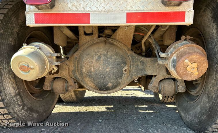 image for item NE9659 1995 Ford L8000  dump truck