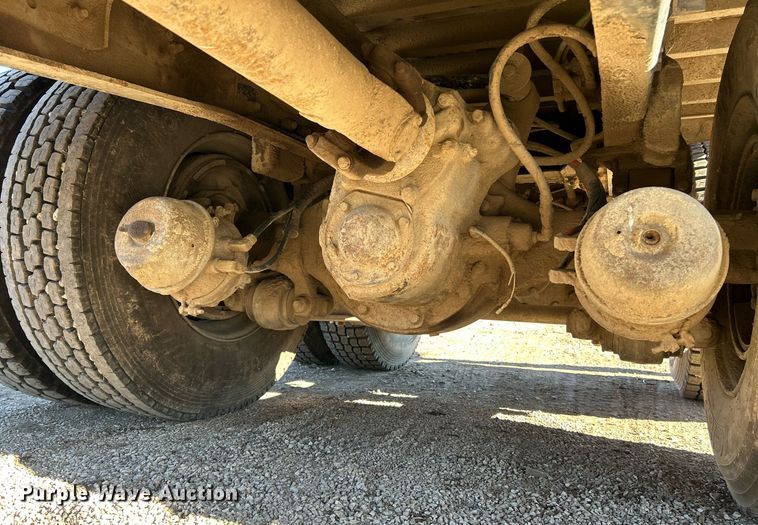 image for item NE9659 1995 Ford L8000  dump truck