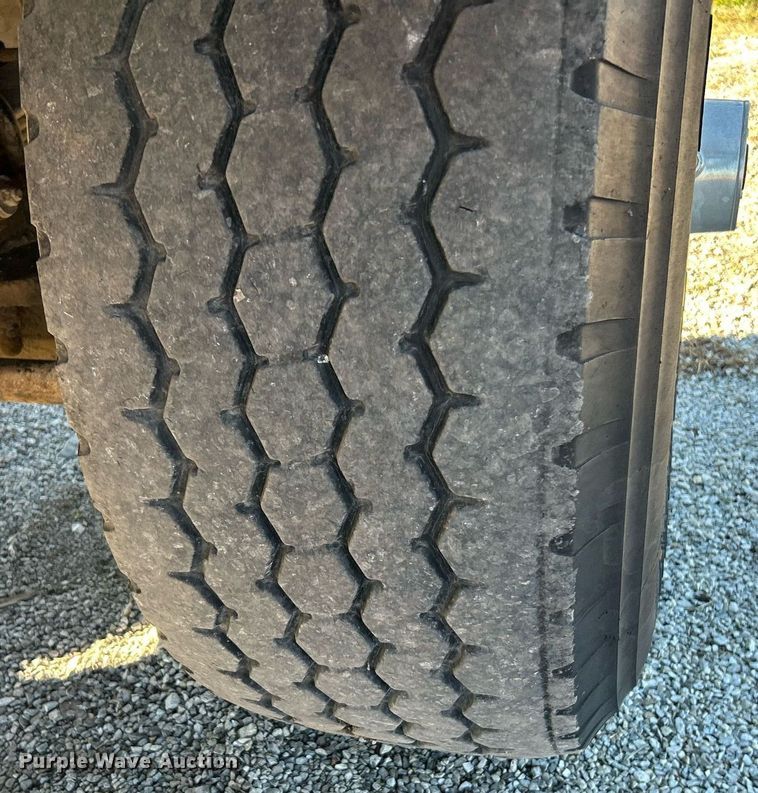 image for item NE9659 1995 Ford L8000  dump truck