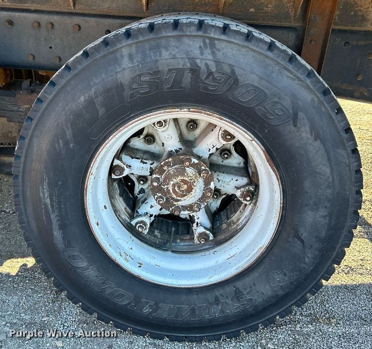 image for item NE9659 1995 Ford L8000  dump truck