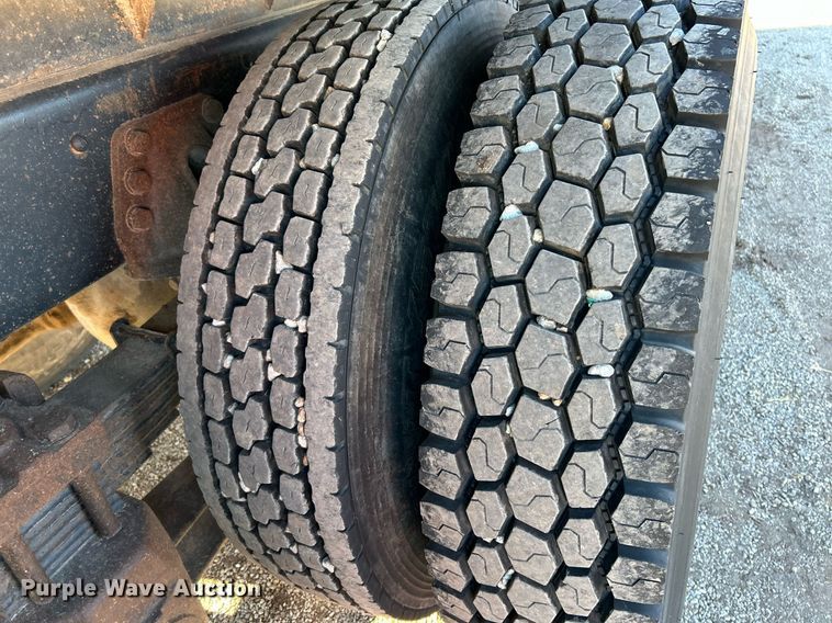 image for item NE9659 1995 Ford L8000  dump truck