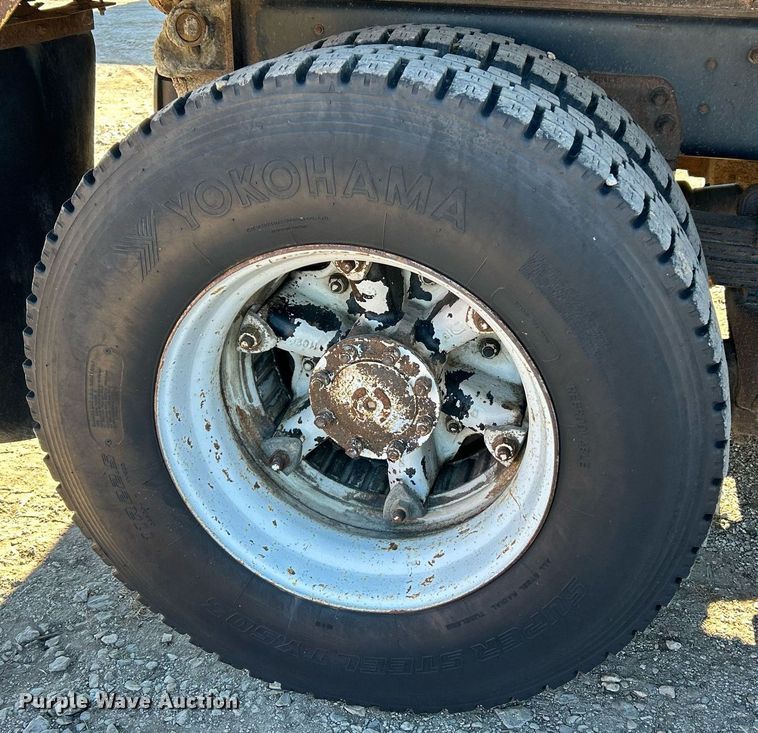 image for item NE9659 1995 Ford L8000  dump truck