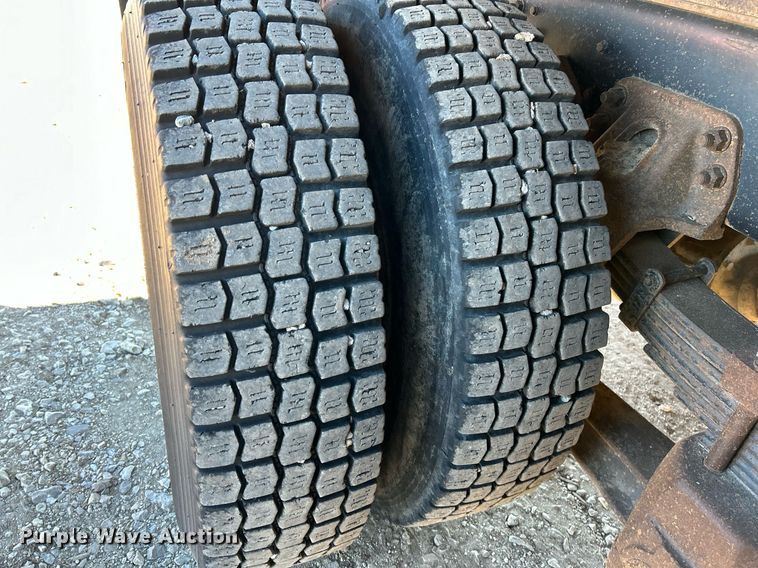 image for item NE9659 1995 Ford L8000  dump truck