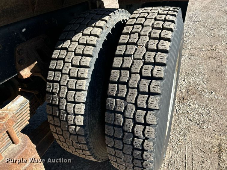 image for item NE9659 1995 Ford L8000  dump truck