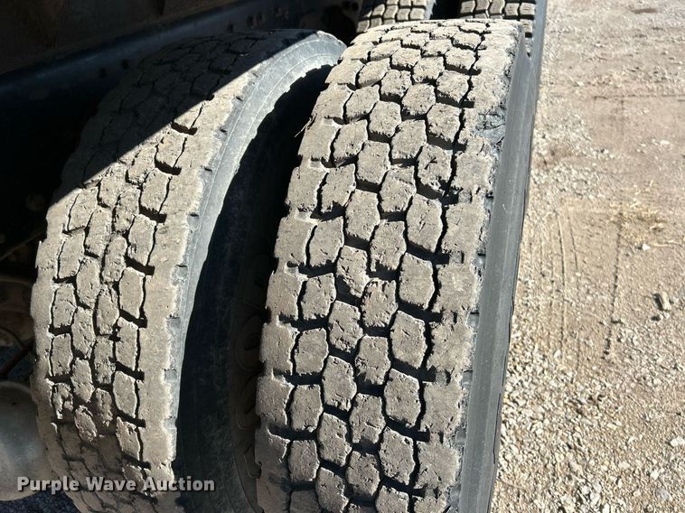 image for item NE9659 1995 Ford L8000  dump truck