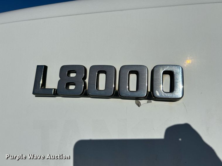 image for item NE9659 1995 Ford L8000  dump truck