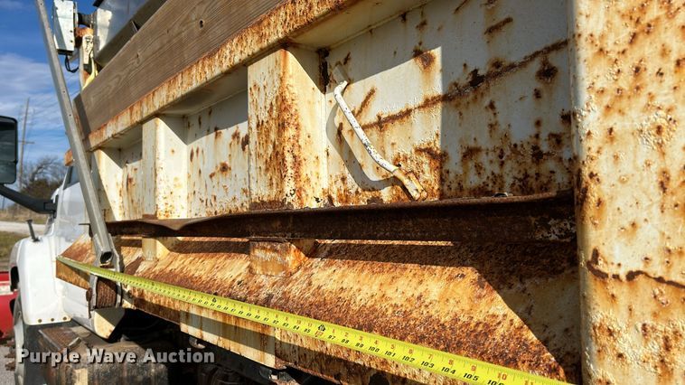 image for item NE9666 2009 GMC C7500 dump truck