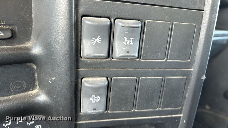 image for item NE9666 2009 GMC C7500 dump truck