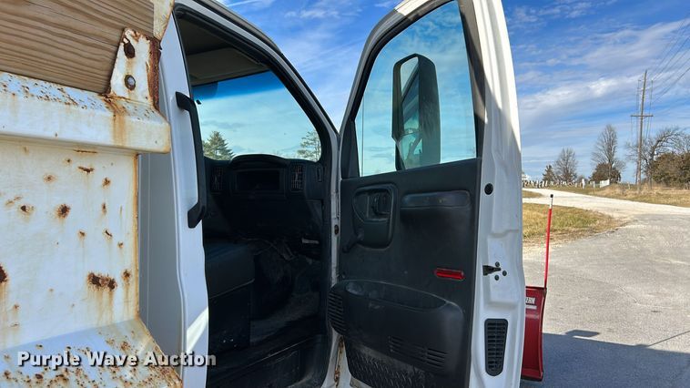 image for item NE9666 2009 GMC C7500 dump truck