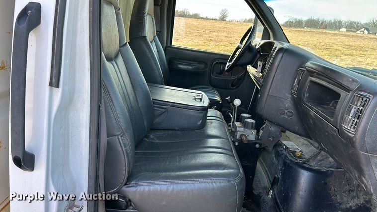 image for item NE9666 2009 GMC C7500 dump truck