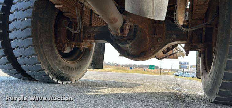 image for item NE9666 2009 GMC C7500 dump truck