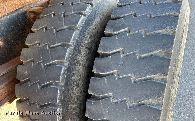 image for item NE9666 2009 GMC C7500 dump truck