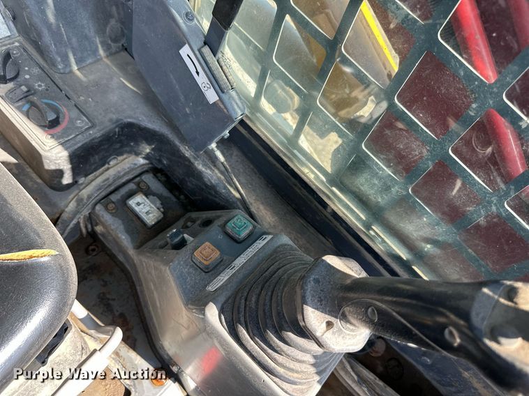 image for item NL9323 2015 Takeuchi  TL10 tracked skid steer loader