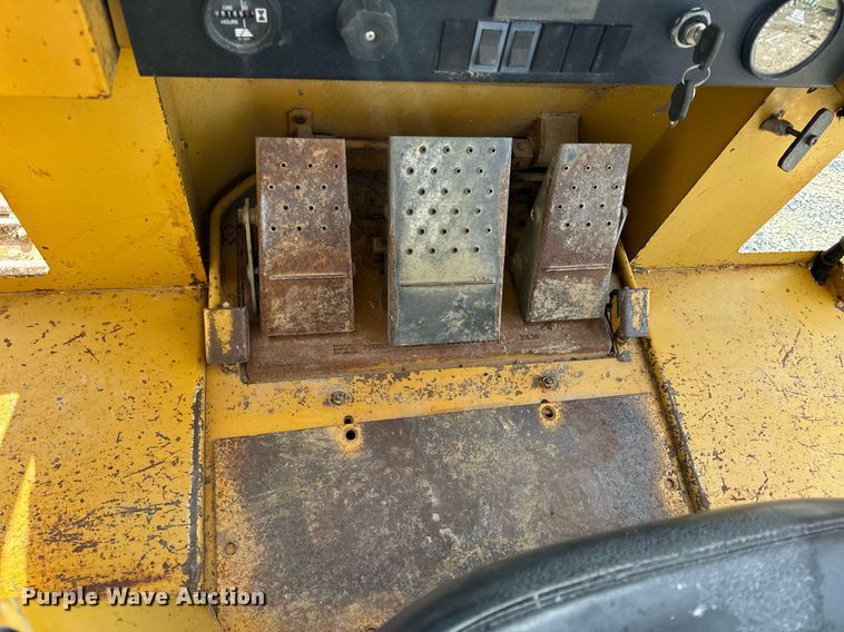 image for item NM9184 1989 Fiat-Allis FL10E Turbo  track loader