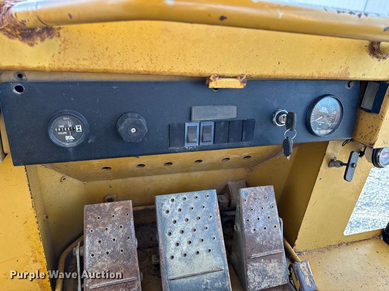 image for item NM9184 1989 Fiat-Allis FL10E Turbo  track loader