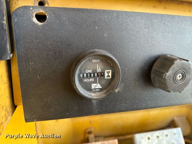 image for item NM9184 1989 Fiat-Allis FL10E Turbo  track loader