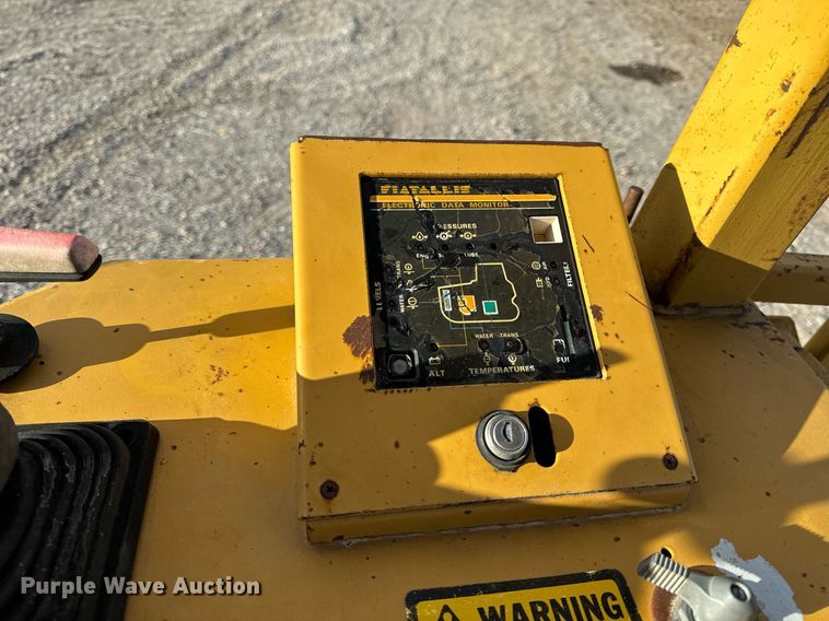 image for item NM9184 1989 Fiat-Allis FL10E Turbo  track loader