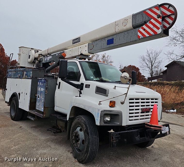 image for item NP9121 2005 GMC C7500  bucket truck