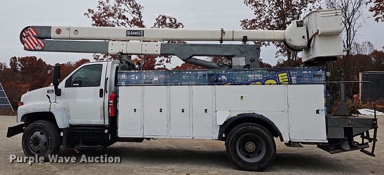 image for item NP9121 2005 GMC C7500  bucket truck
