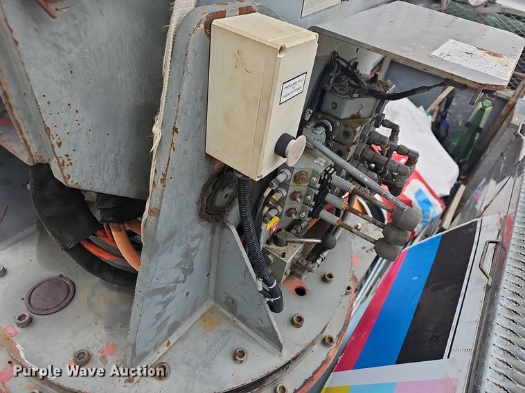 image for item NP9121 2005 GMC C7500  bucket truck