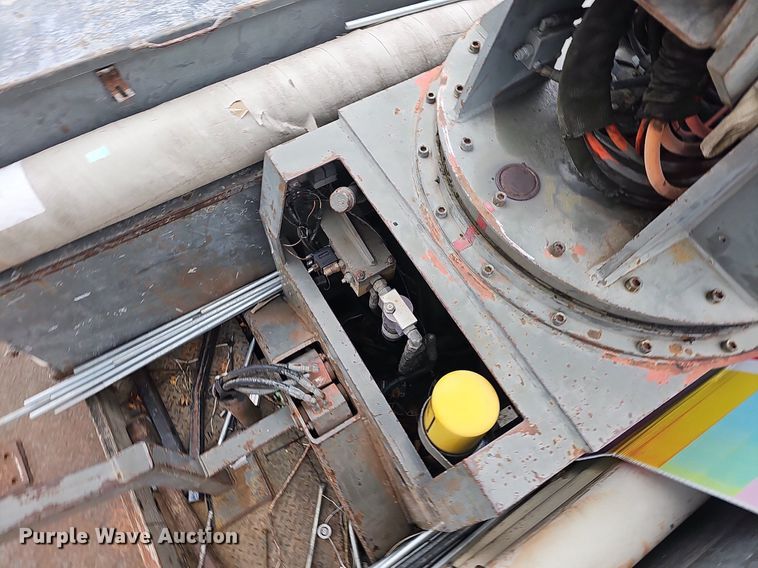 image for item NP9121 2005 GMC C7500  bucket truck