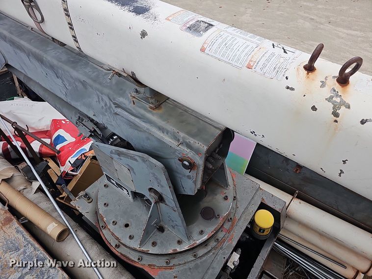 image for item NP9121 2005 GMC C7500  bucket truck