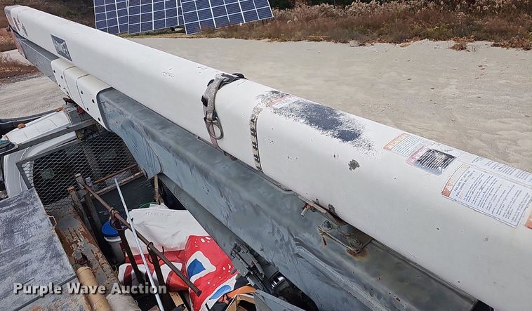 image for item NP9121 2005 GMC C7500  bucket truck