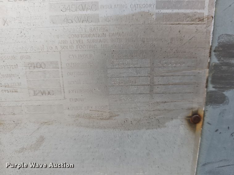 image for item NP9121 2005 GMC C7500  bucket truck