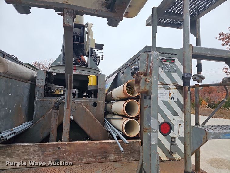 image for item NP9121 2005 GMC C7500  bucket truck