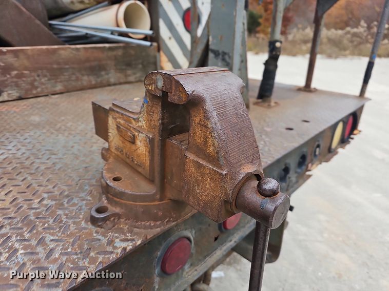 image for item NP9121 2005 GMC C7500  bucket truck