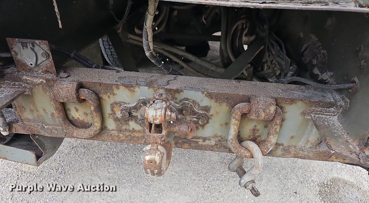 image for item NP9121 2005 GMC C7500  bucket truck