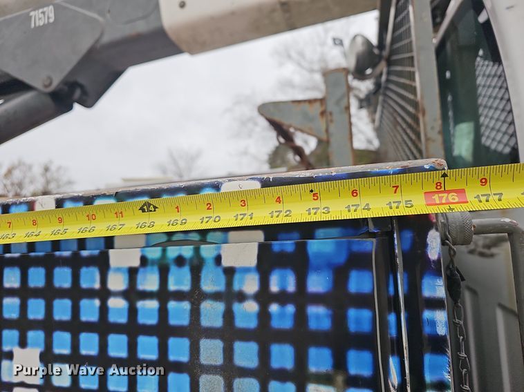 image for item NP9121 2005 GMC C7500  bucket truck