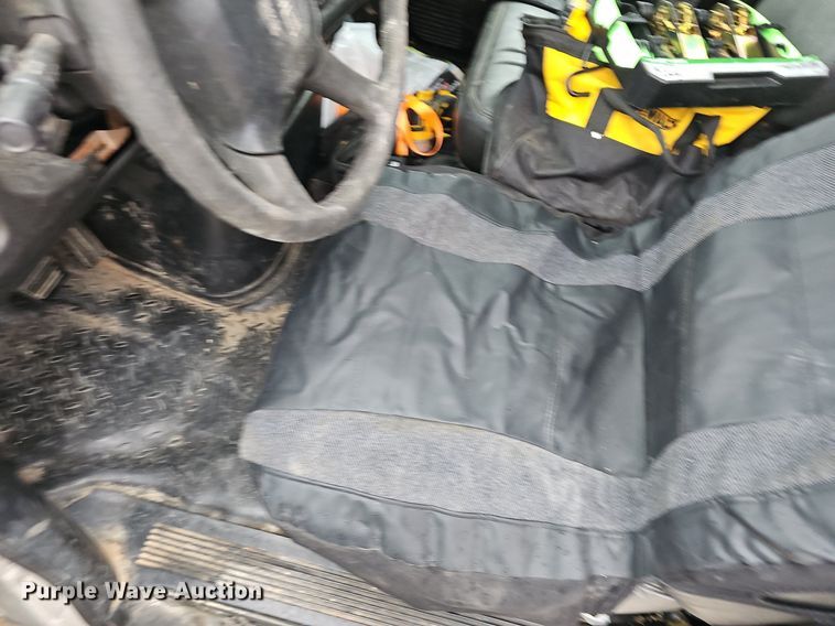 image for item NP9121 2005 GMC C7500  bucket truck