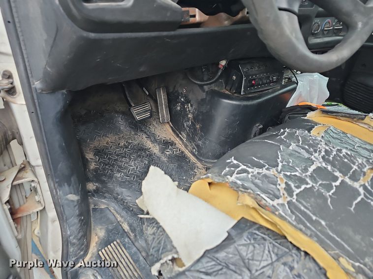 image for item NP9121 2005 GMC C7500  bucket truck