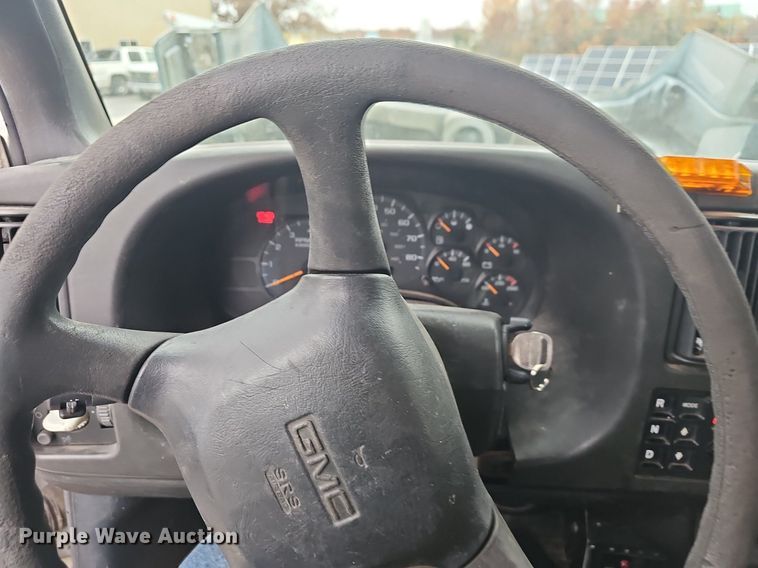 image for item NP9121 2005 GMC C7500  bucket truck