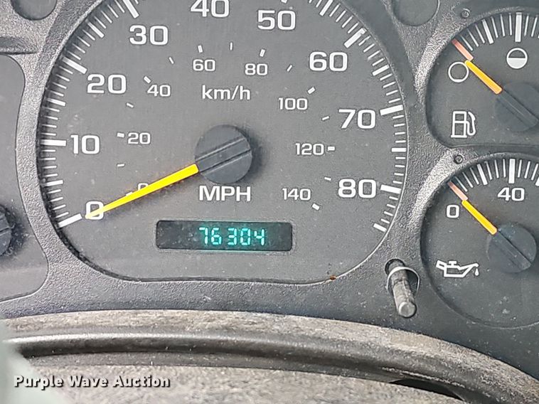 image for item NP9121 2005 GMC C7500  bucket truck