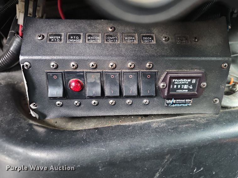 image for item NP9121 2005 GMC C7500  bucket truck