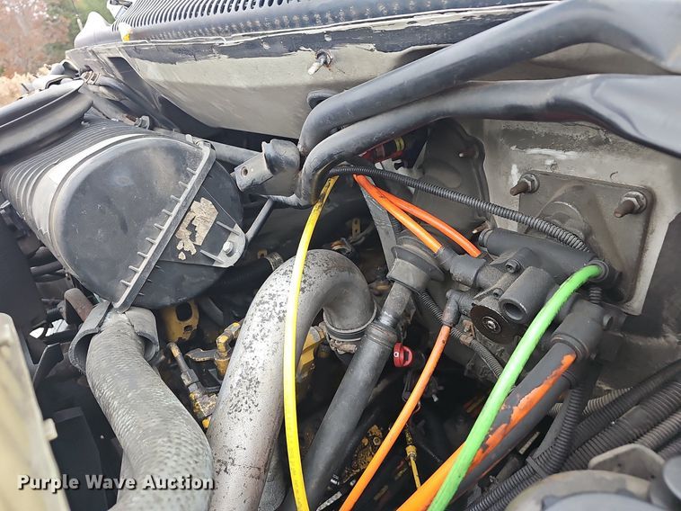 image for item NP9121 2005 GMC C7500  bucket truck