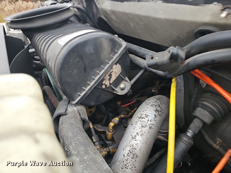 image for item NP9121 2005 GMC C7500  bucket truck