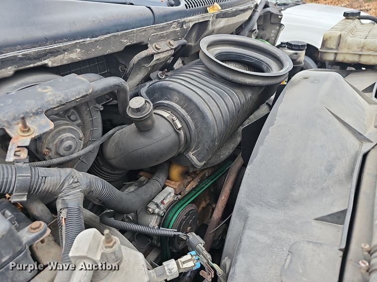 image for item NP9121 2005 GMC C7500  bucket truck