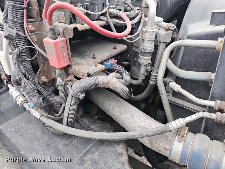 image for item NP9121 2005 GMC C7500  bucket truck