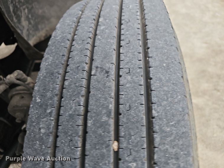 image for item NP9121 2005 GMC C7500  bucket truck