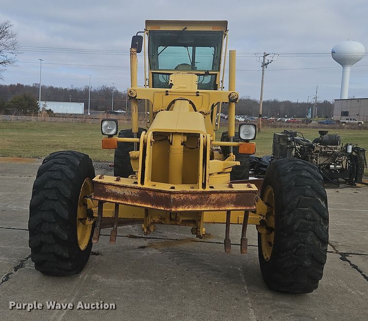 image for item NZ9097 1994 John Deere 570B  motor grader