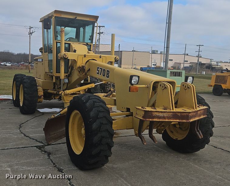 image for item NZ9097 1994 John Deere 570B  motor grader