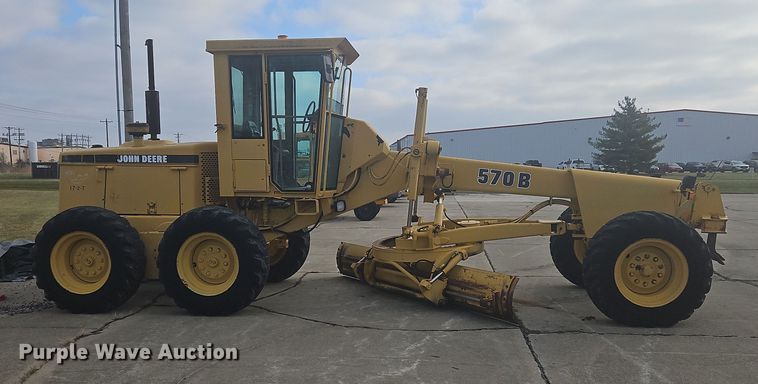 image for item NZ9097 1994 John Deere 570B  motor grader