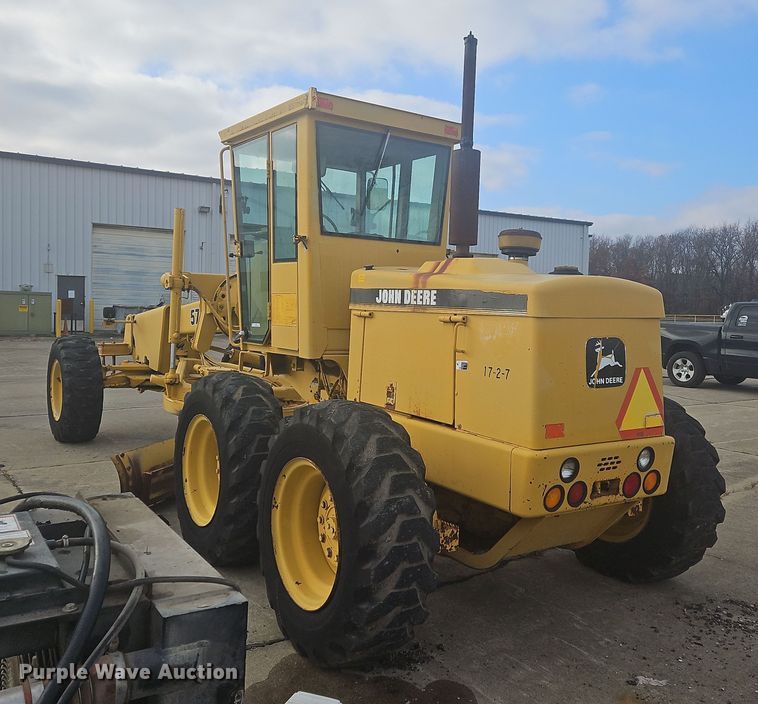 image for item NZ9097 1994 John Deere 570B  motor grader