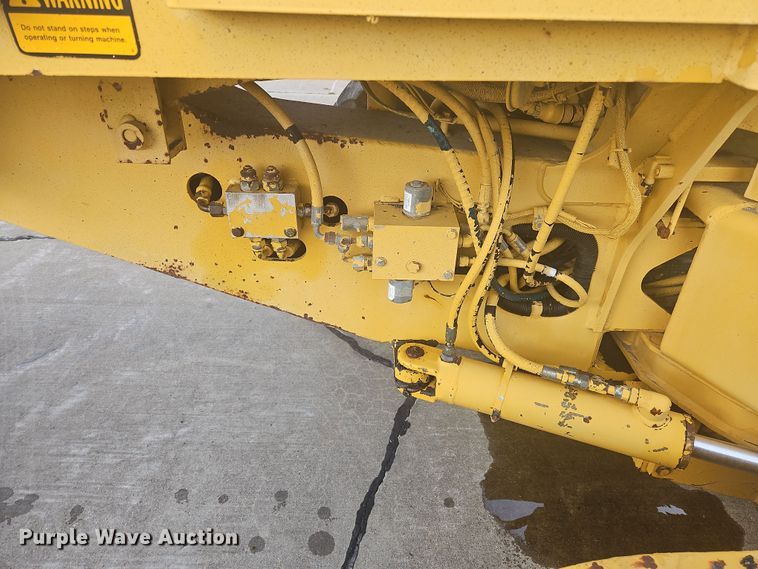 image for item NZ9097 1994 John Deere 570B  motor grader