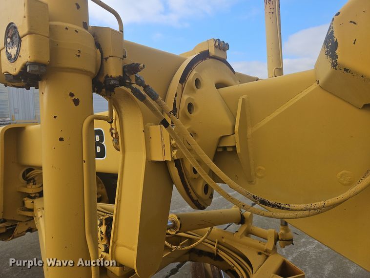 image for item NZ9097 1994 John Deere 570B  motor grader