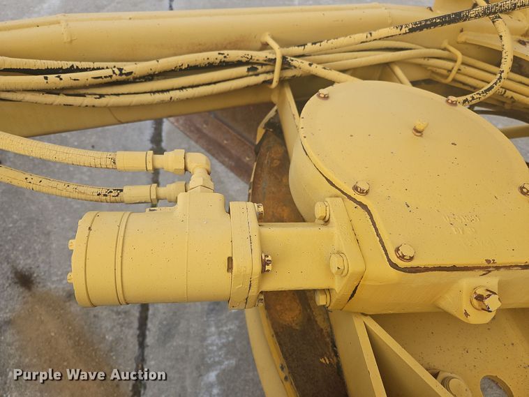 image for item NZ9097 1994 John Deere 570B  motor grader